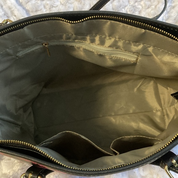 Tribal print bag with hearts and flowers. Gold hardware. Adjustable straps. - Picture 6 of 6